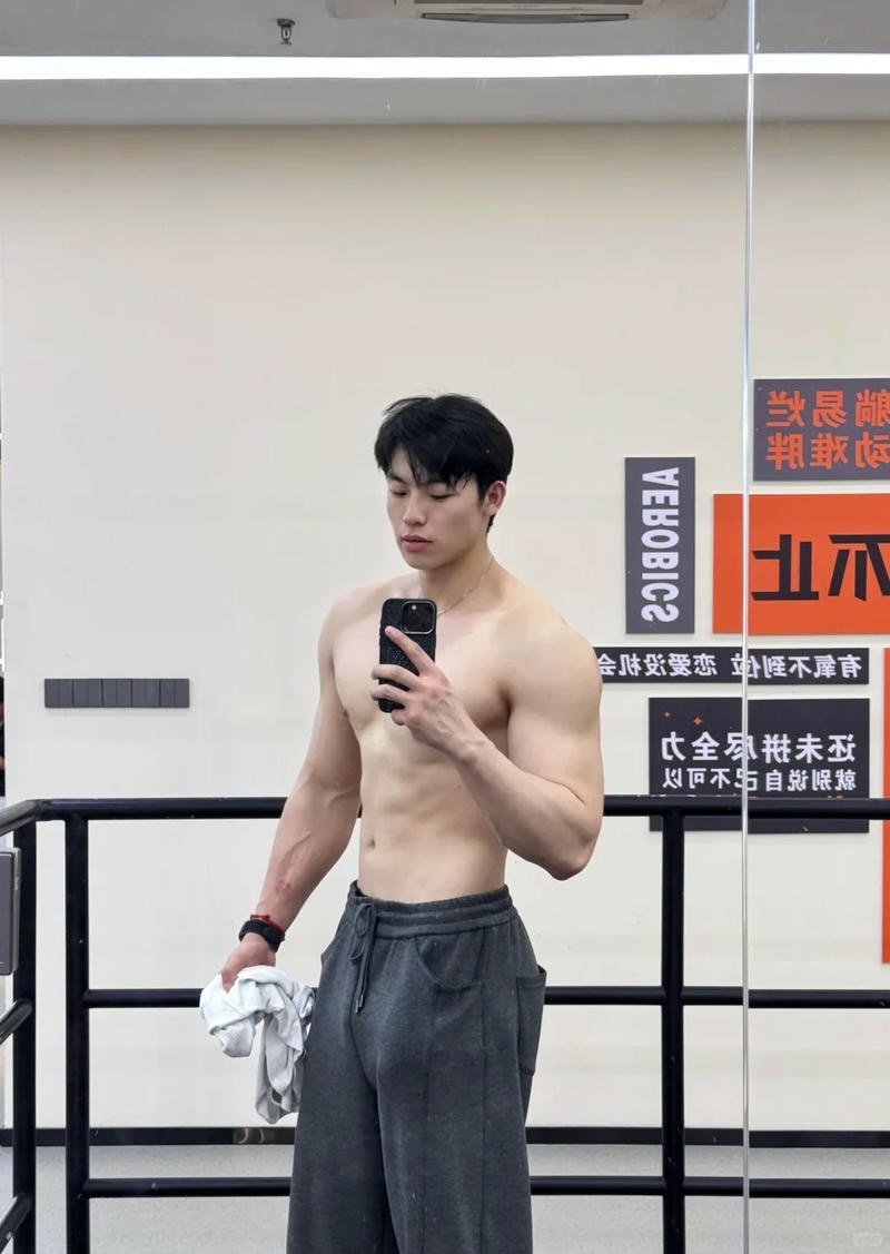 Xem ảnh trai đẹp cơ bắp chất lượng cao