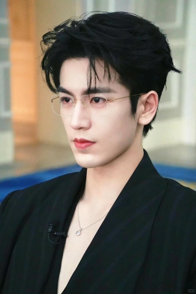 Xem ảnh trai đẹp đeo kính chất lượng cao