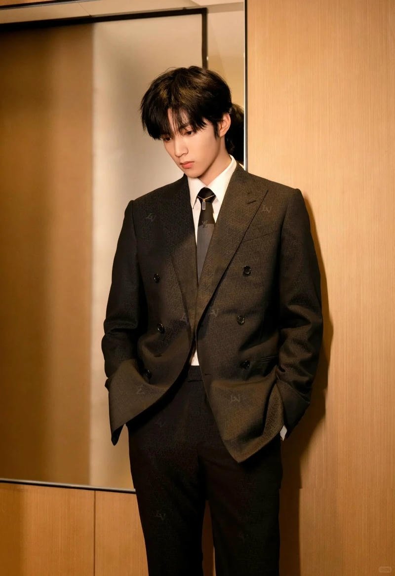 Xem ảnh trai đẹp mặc vest chất lượng cao