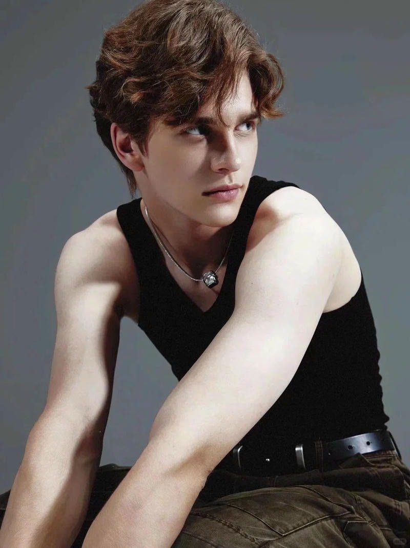 Xem ảnh trai tây chất lượng cao