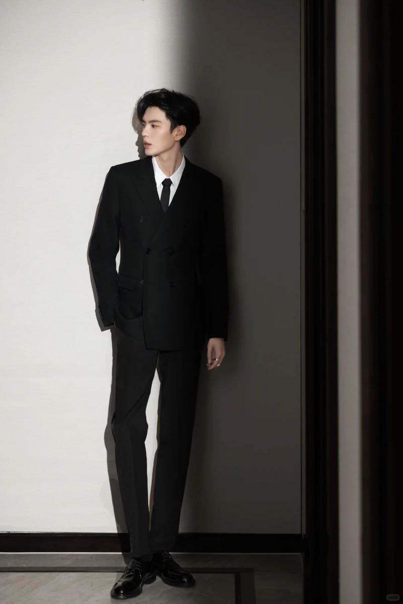 Xem bộ hình ảnh trai đẹp mặc vest miễn phí