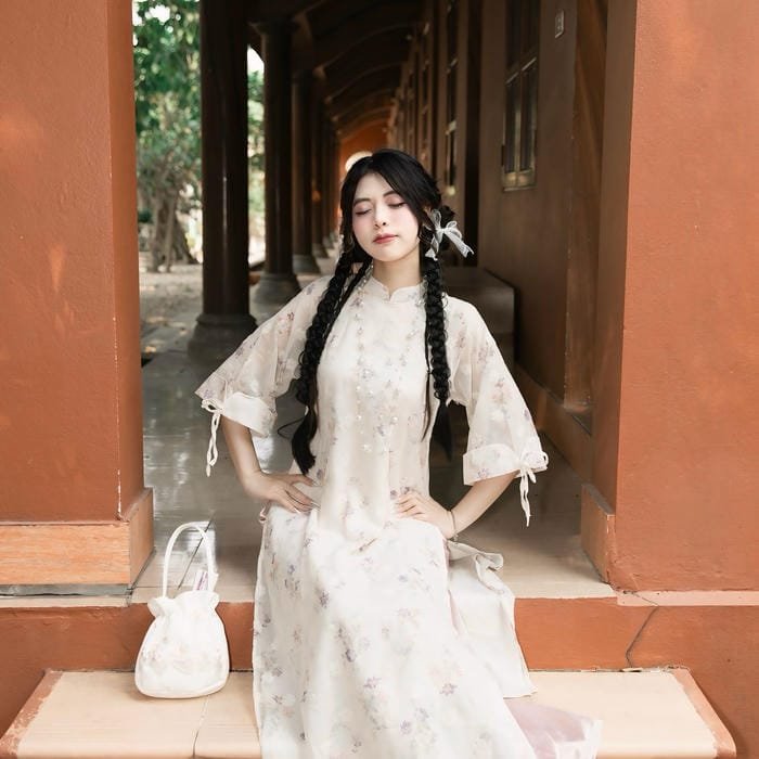 gái xinh áo dài tết dịu dàng