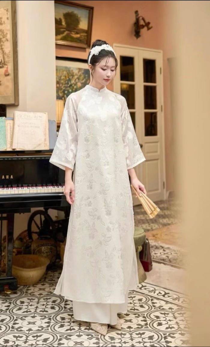 gái xinh áo dài tết đơn giản