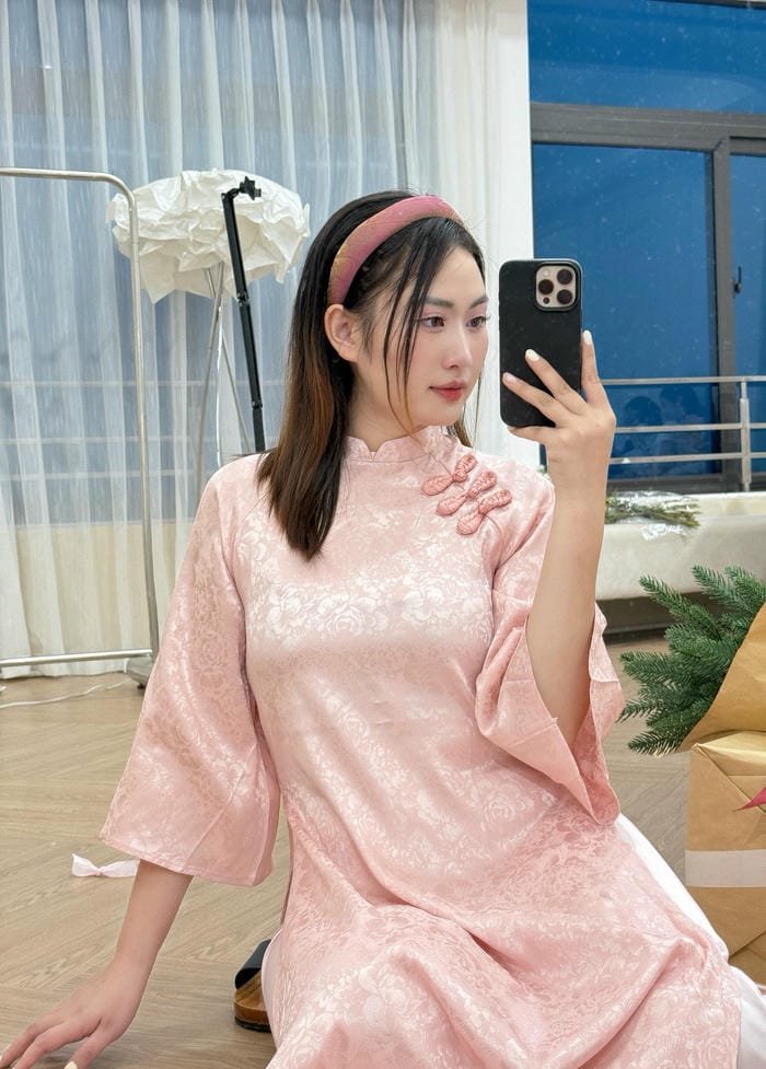 gái xinh áo dài tết rạng rỡ