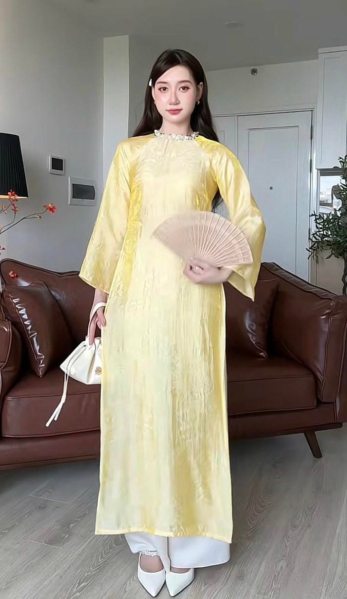 gái xinh áo dài tết sang trọng