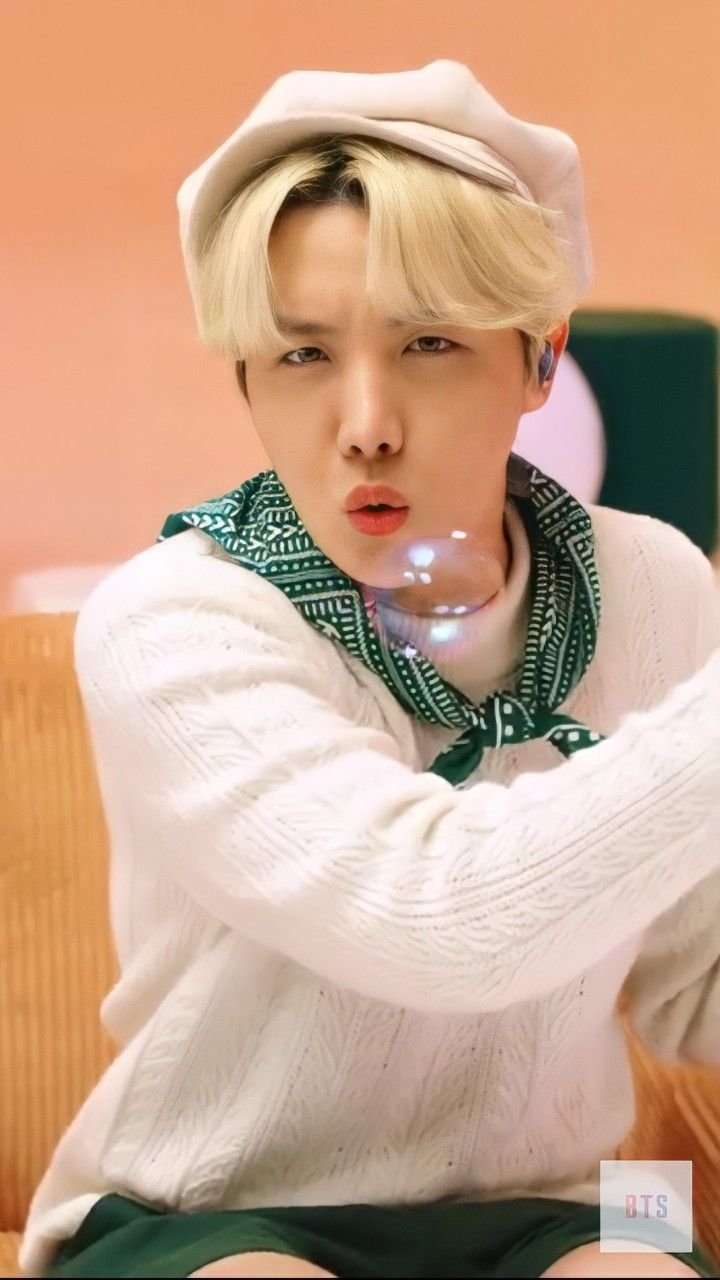 Ảnh j hope biểu cảm ấn tượng