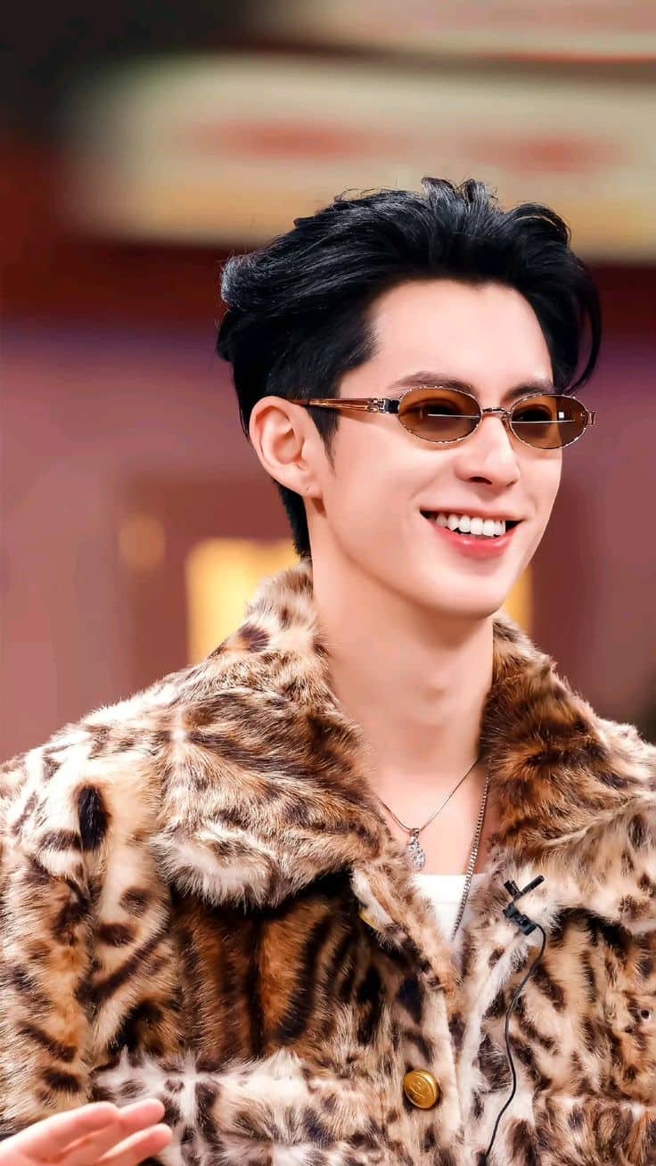 Ảnh trai đẹp đeo kính cá tính