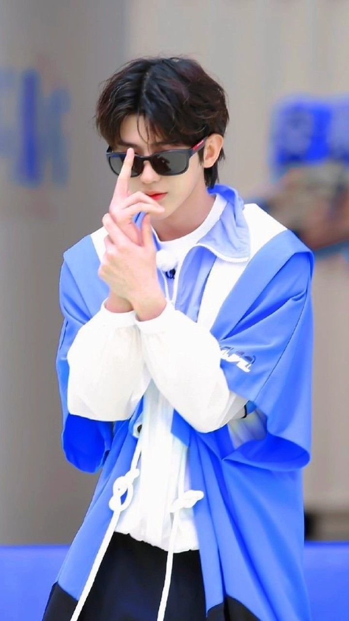 Ảnh trai đẹp đeo kính cực chất