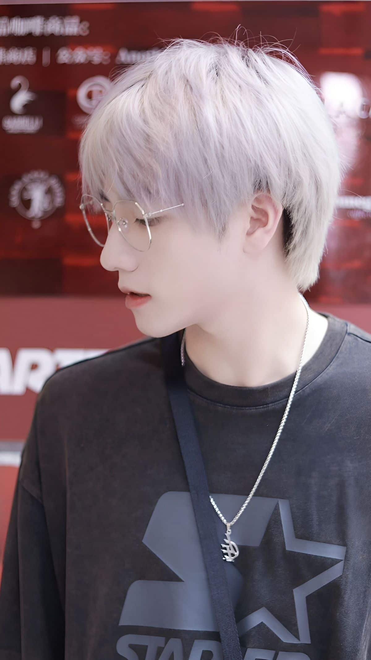 Ảnh trai đẹp đeo kính đen