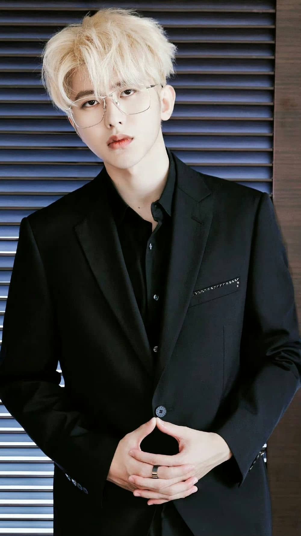 Ảnh trai đẹp đeo kính lạnh