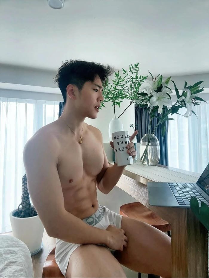 anh trai dep 6 mui tren bien