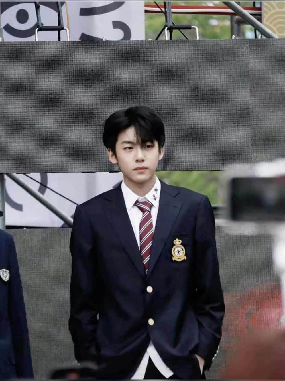 ảnh trai mặc vest lịch lãm