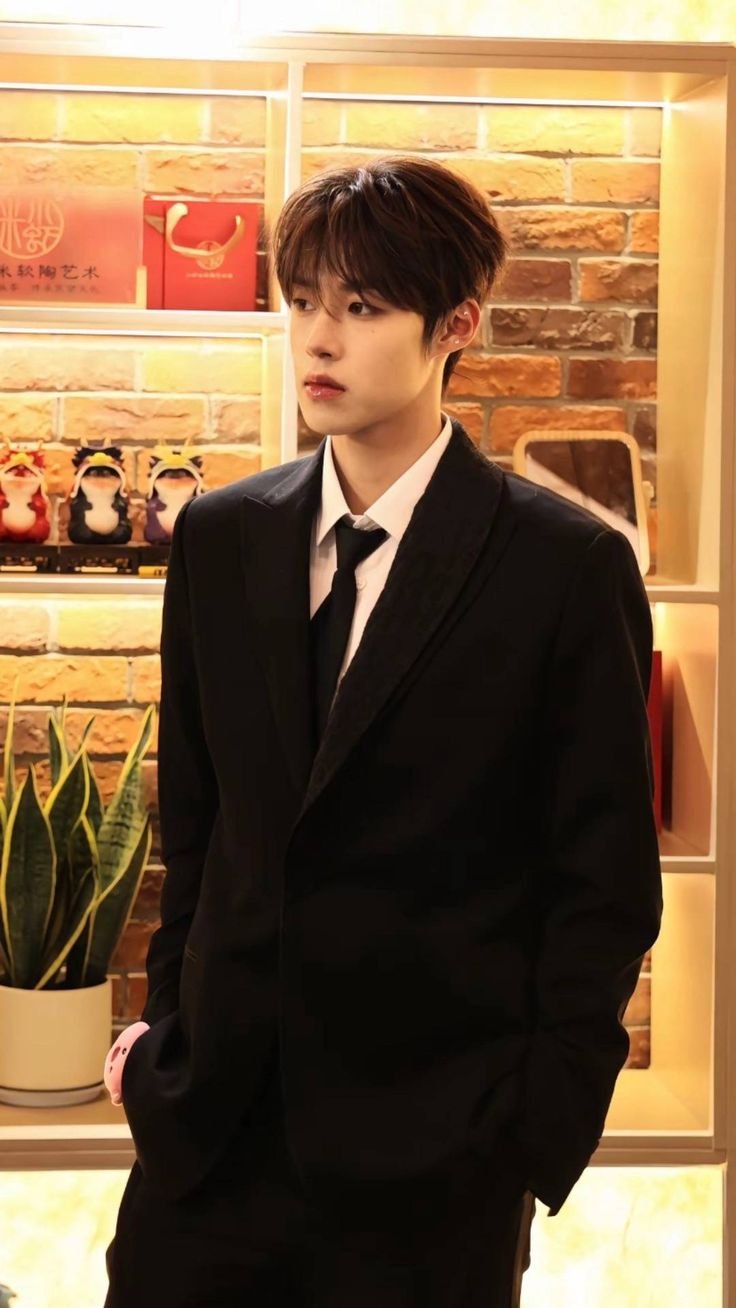 ảnh trai mặc vest vibe quý ông