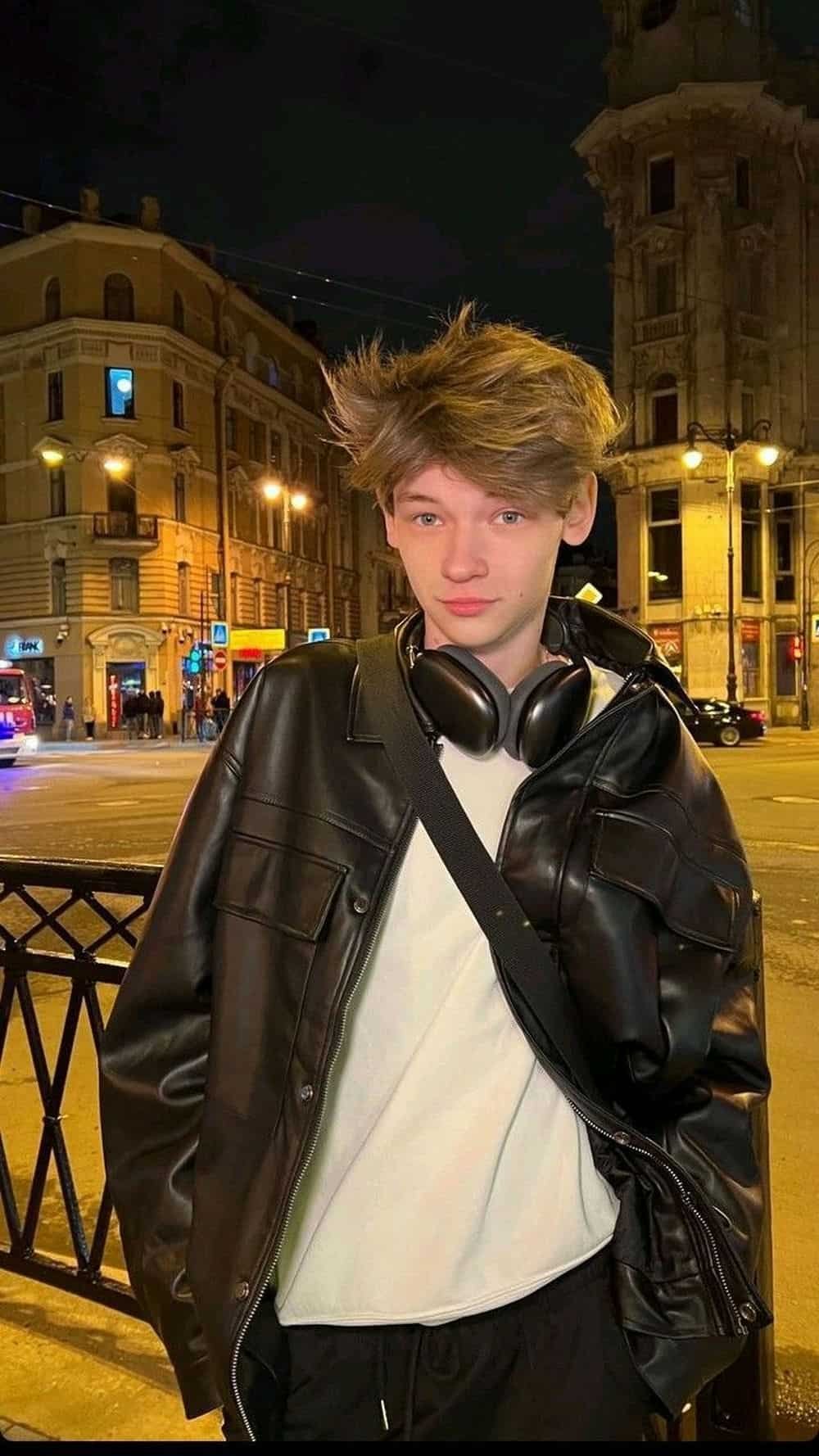 ảnh trai tây nụ cười quyến rũ