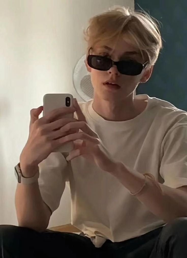 ảnh trai tây thần thái đỉnh cao