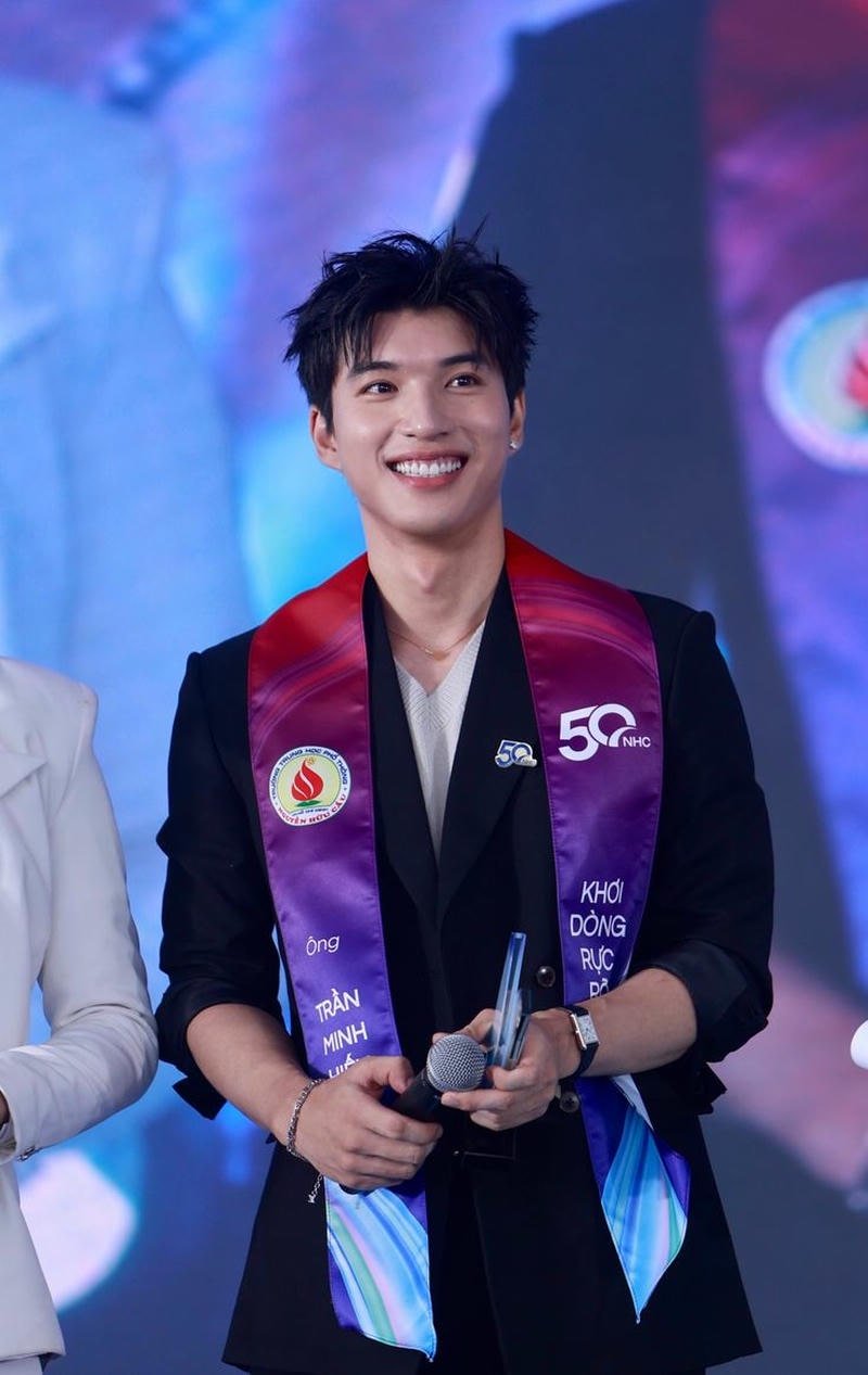 ảnh hieuthuhai biểu diễn
