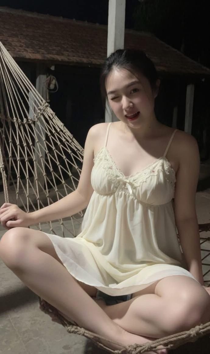 ảnh thiếu nữ đồ ngủ