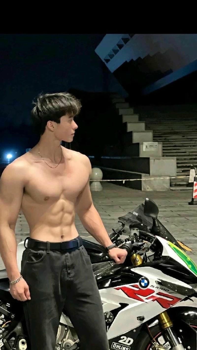 ảnh trai đẹp cơ bắp chụp ảnh