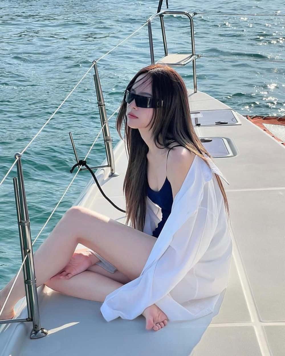 gái xinh khiêu gợi nhẹ