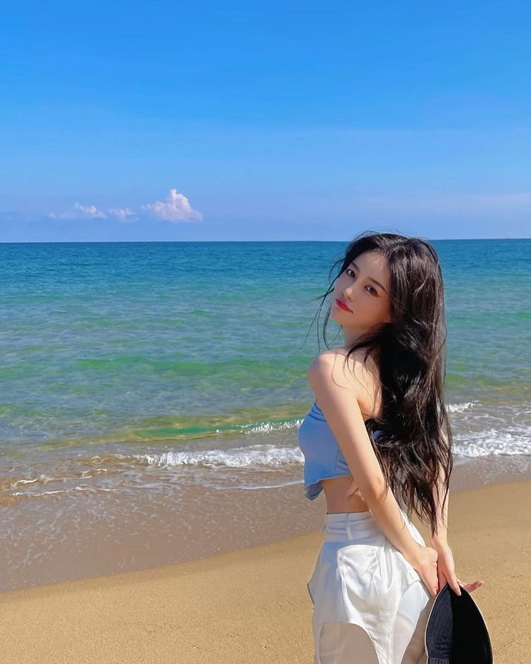 gái xinh quyến rũ nhẹ