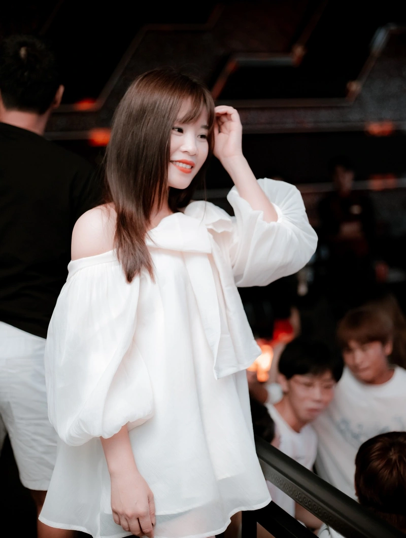 ảnh gái quán bar