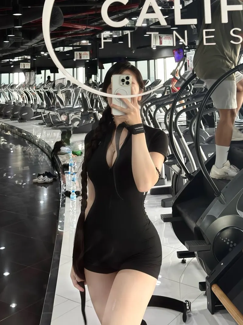 ảnh gái xinh mặc đồ tập gym