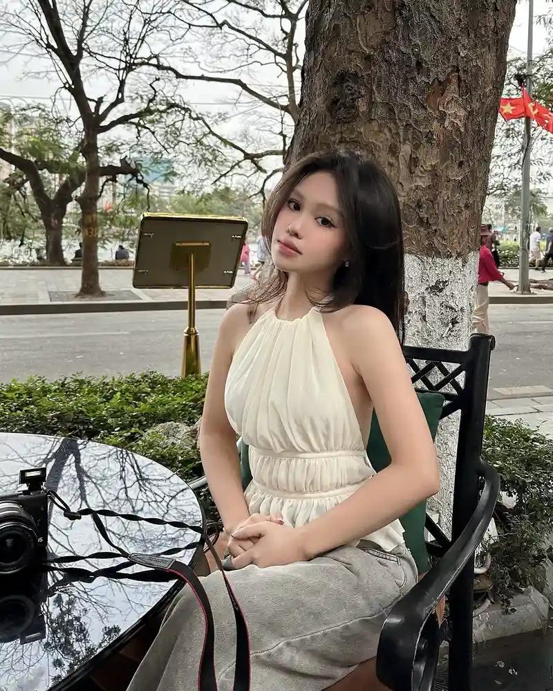 ảnh gái xinh mặc yếm trắng