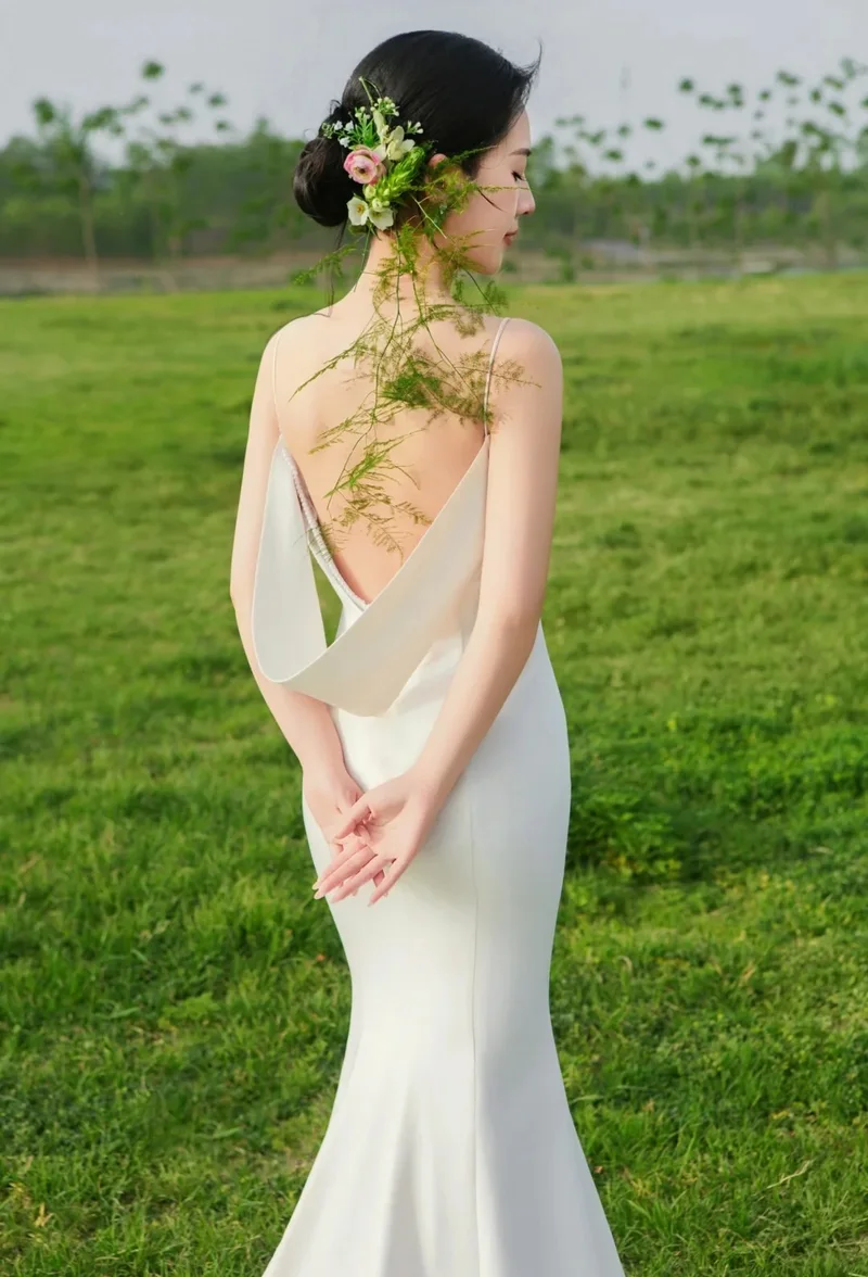 ảnh gái xinh quay lưng chill