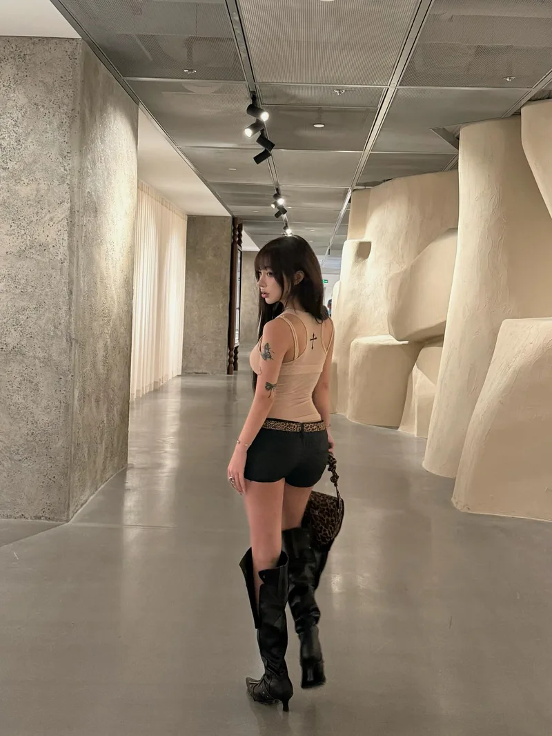 ảnh gái xinh quay lưng cực cuốn