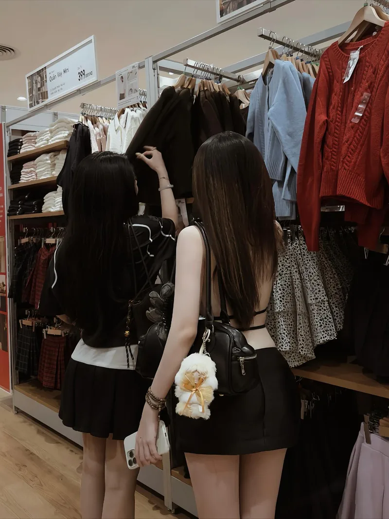 ảnh gái xinh quay lưng đời thường cute