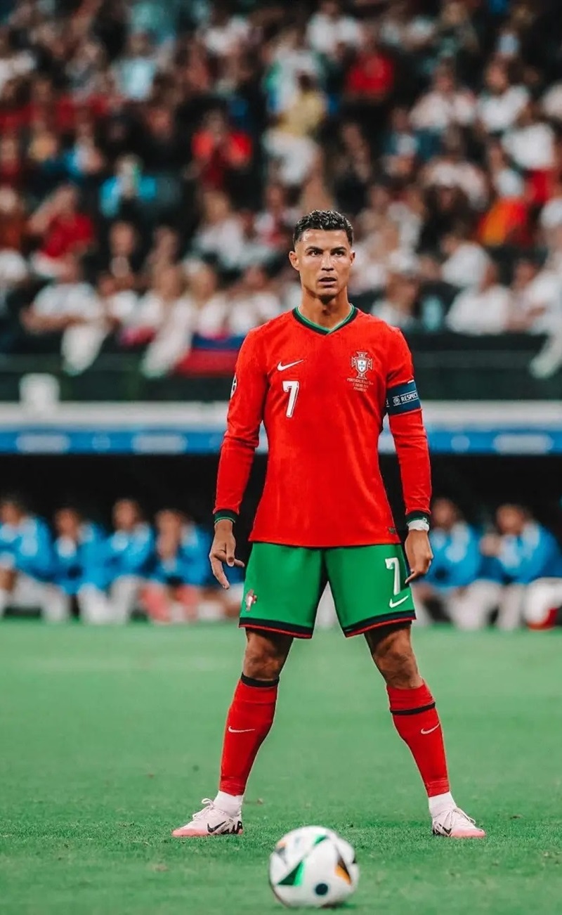 ảnh ronaldo đẹp làm hình nền