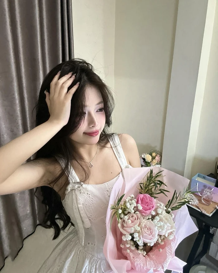 gái xinh cười dễ thương