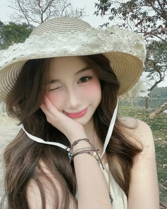 gái xinh cười duyên