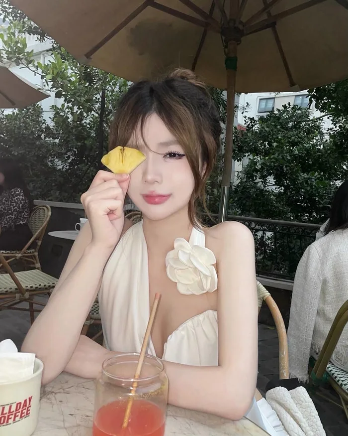 gái xinh cười mỉn