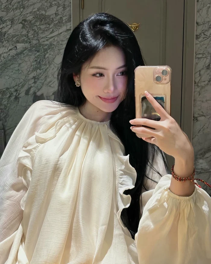 gái xinh cười tươi