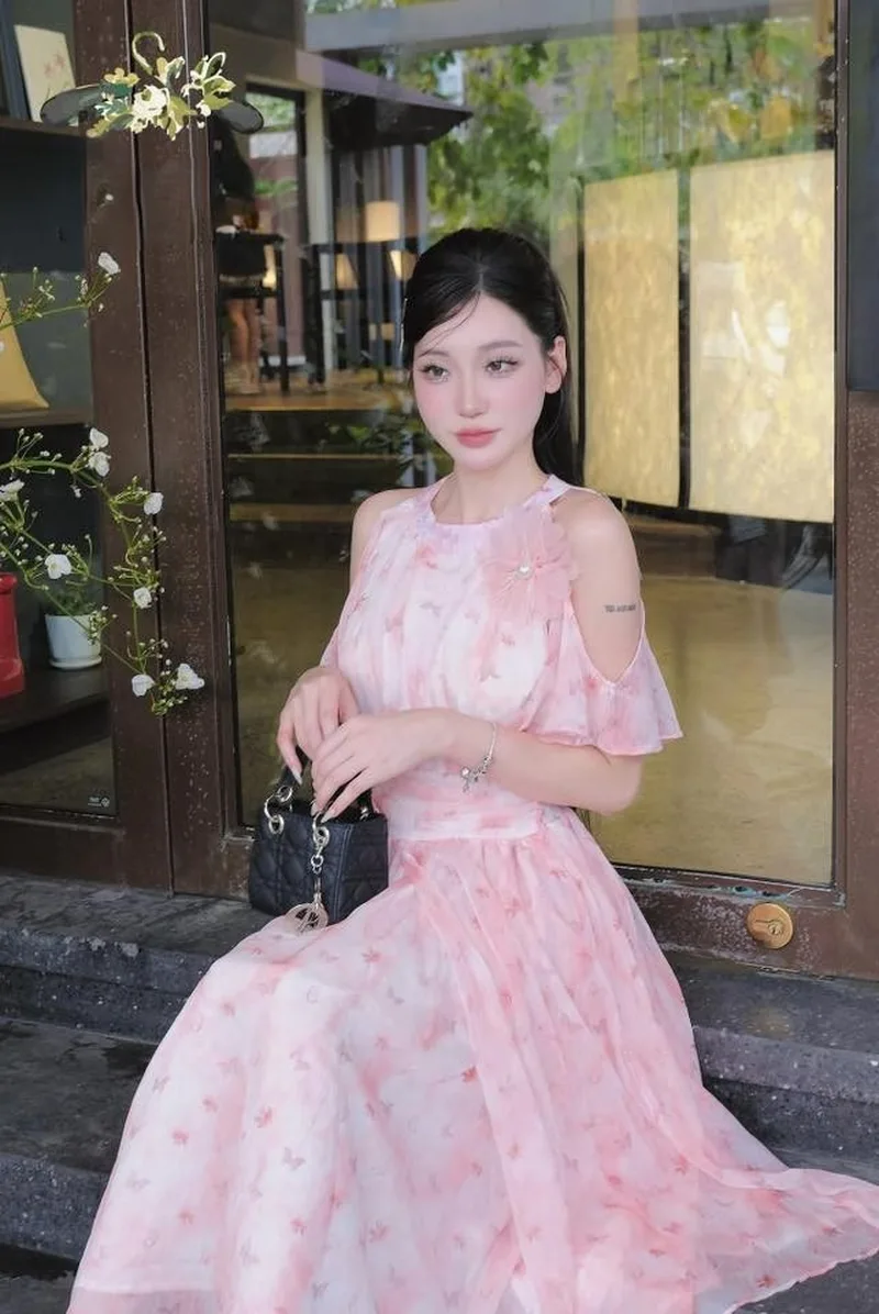 gái xinh mặc pinky dài