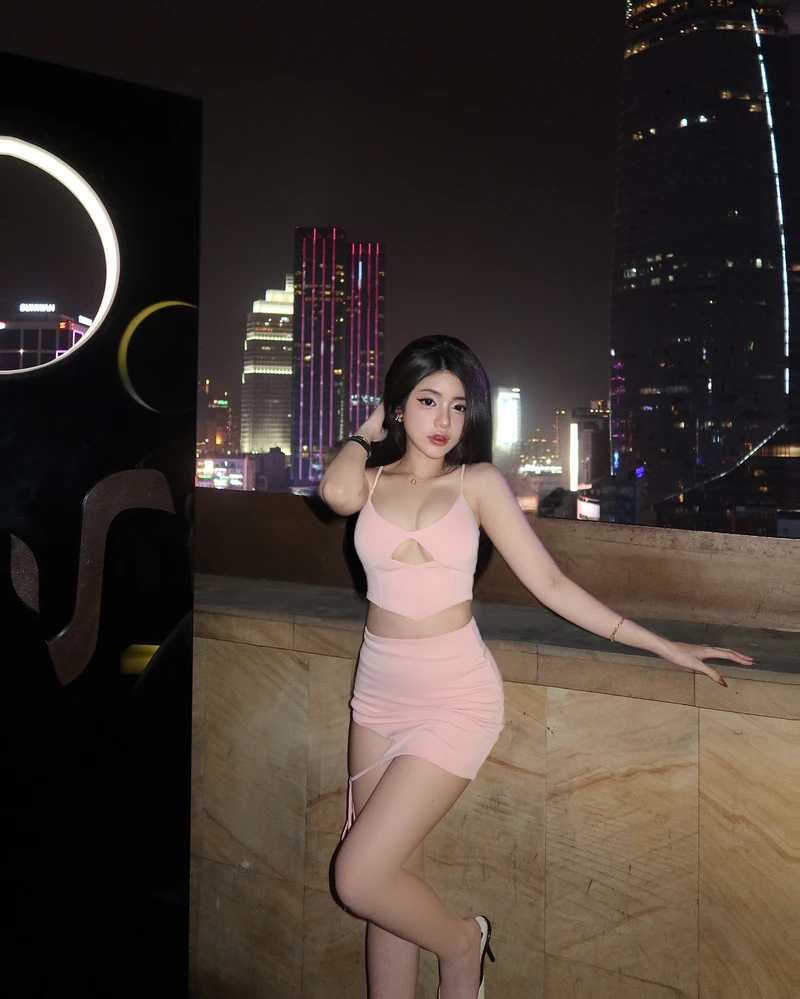 gái xinh mặc pinky