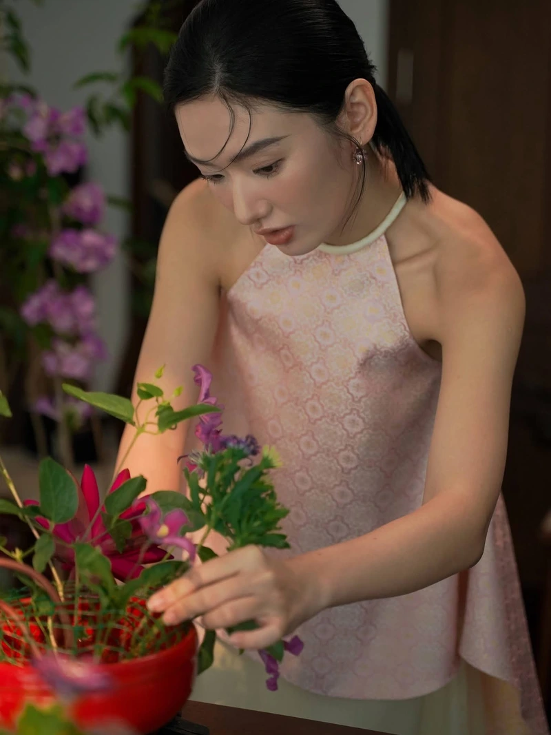 gái xinh mặc yếm không nội y