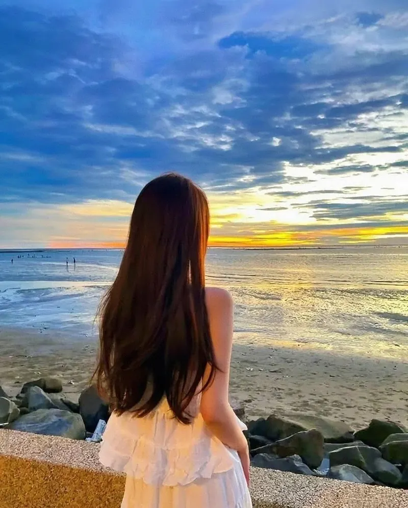 girl xinh quay lưng buồn lãng mạn