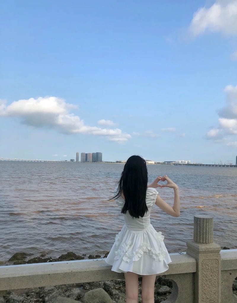 hình ảnh cô gái quay lưng hd