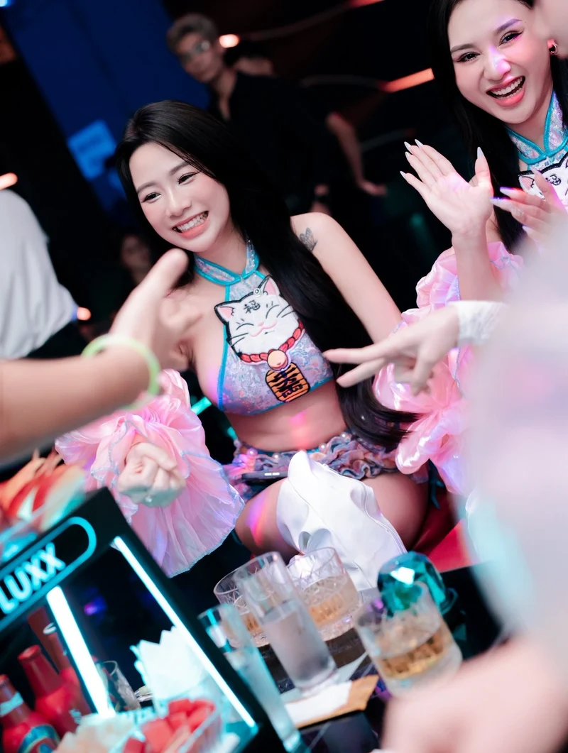 hình ảnh gái quán bar