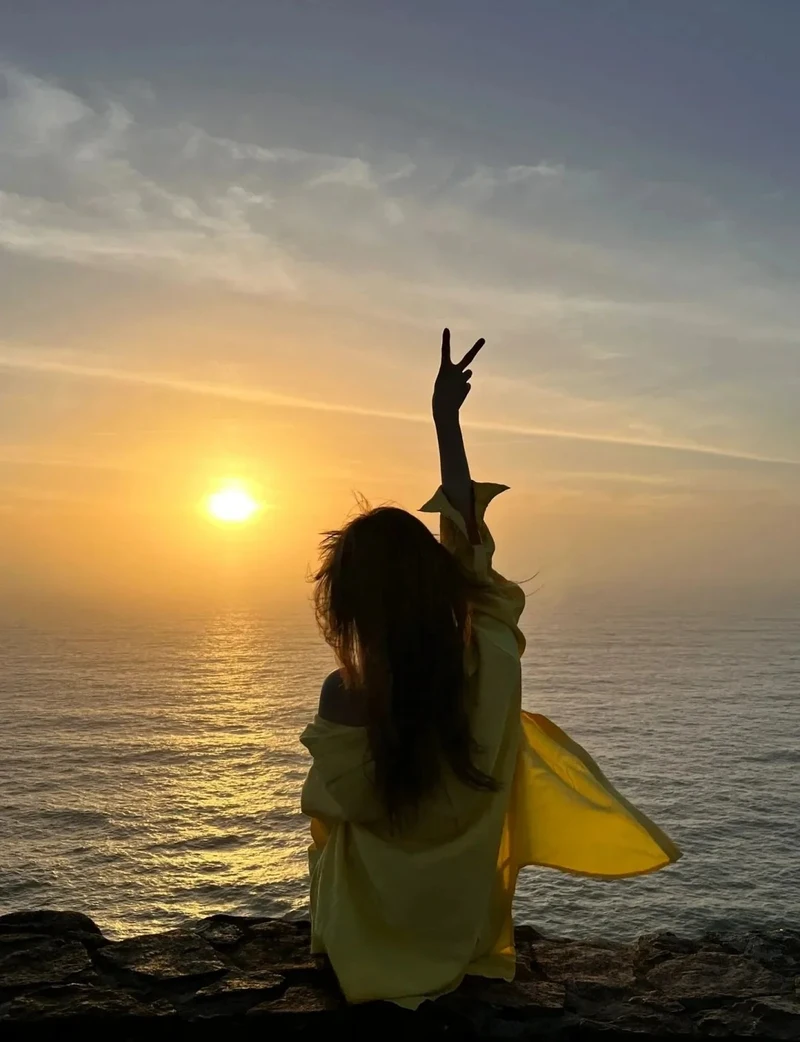 hình girl xinh quay lưng cute