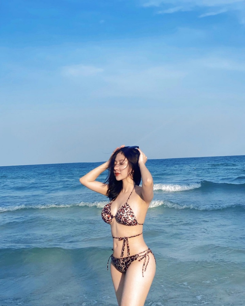 ảnh bikini đi biển