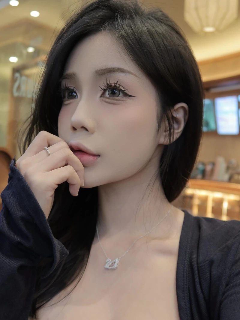 ảnh gái đẹp da xanh