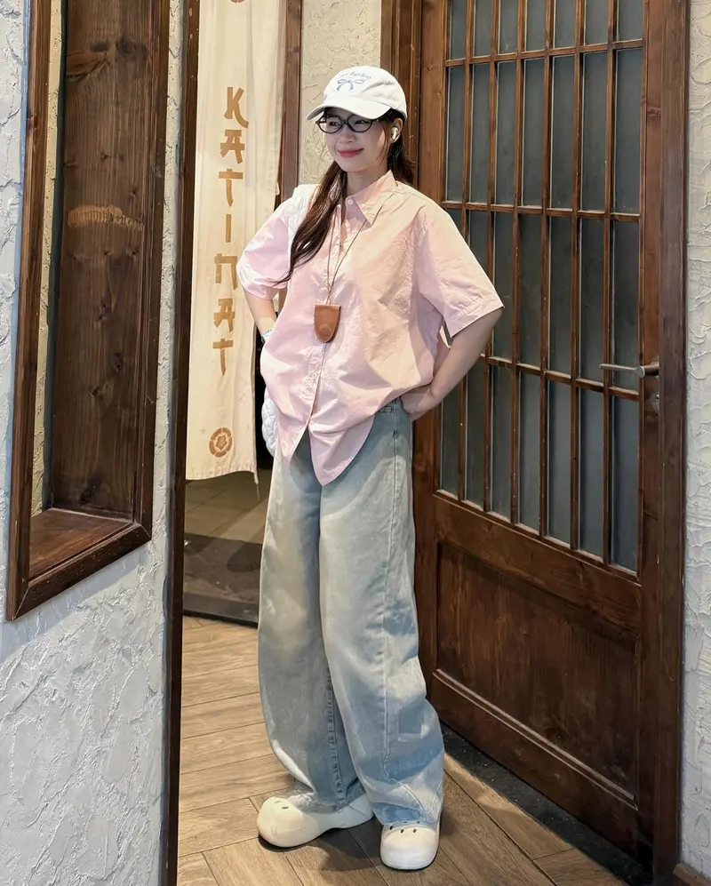 ảnh gái xinh công sở đội mũ