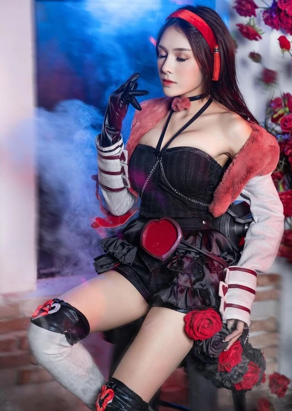ảnh gái xinh cosplay Free Fire thần thái lạnh lùng