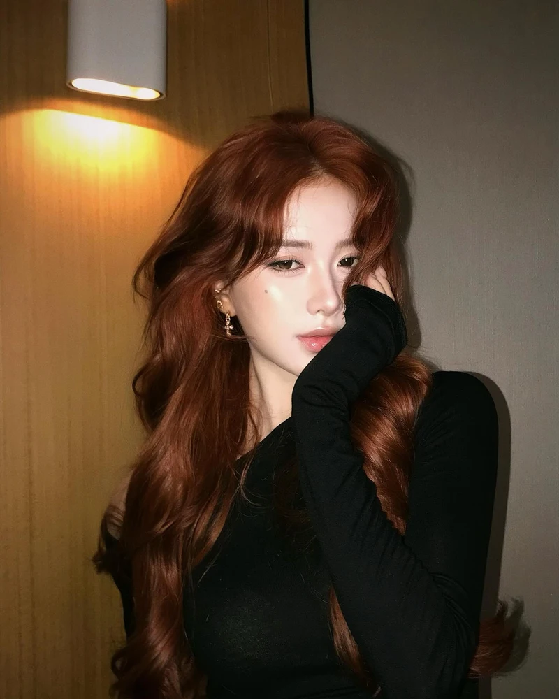 ảnh gái xinh da trắng che nửa mặt