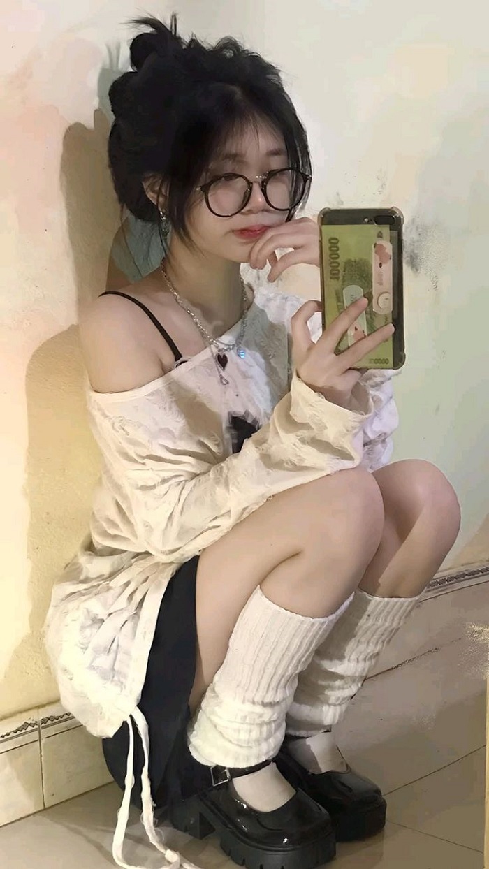 ảnh gái xinh đeo kính cute