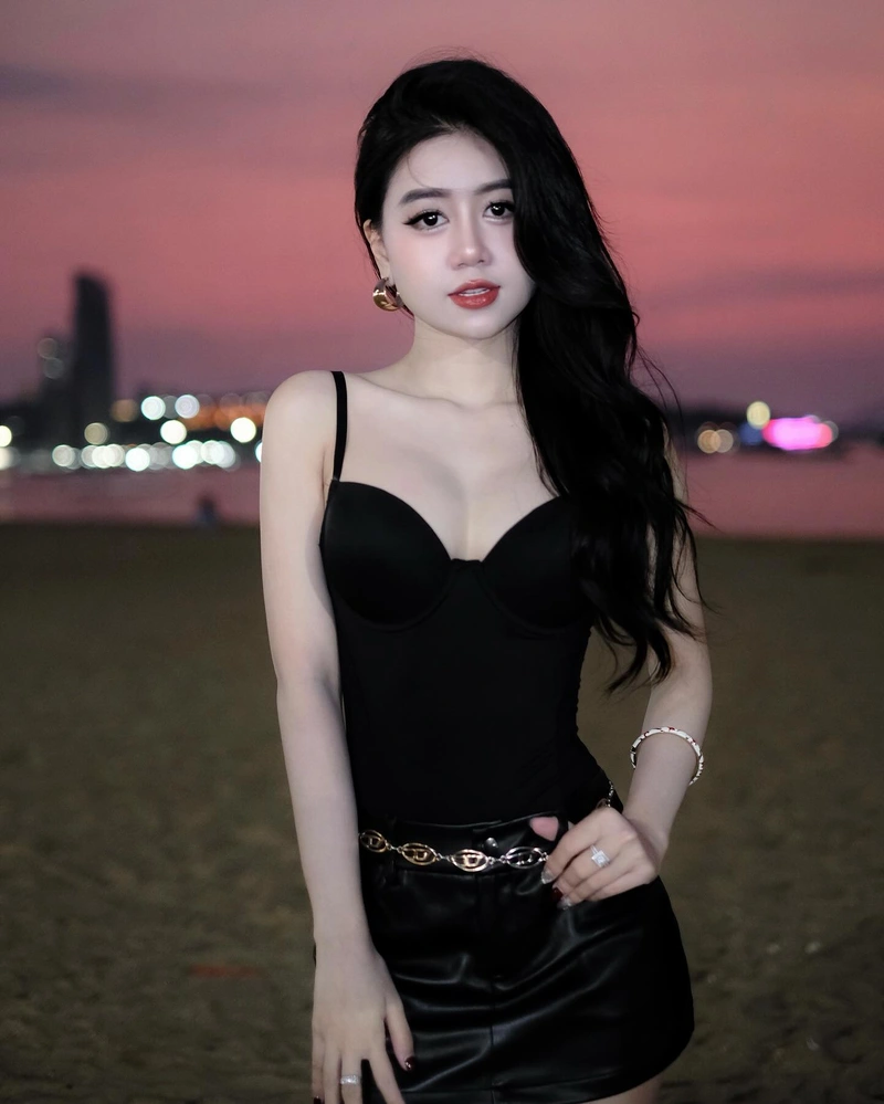 ảnh gái xinh mặc áo 2 dây