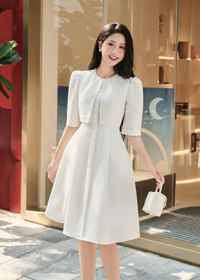 ảnh gái xinh mặc váy trắng công sở